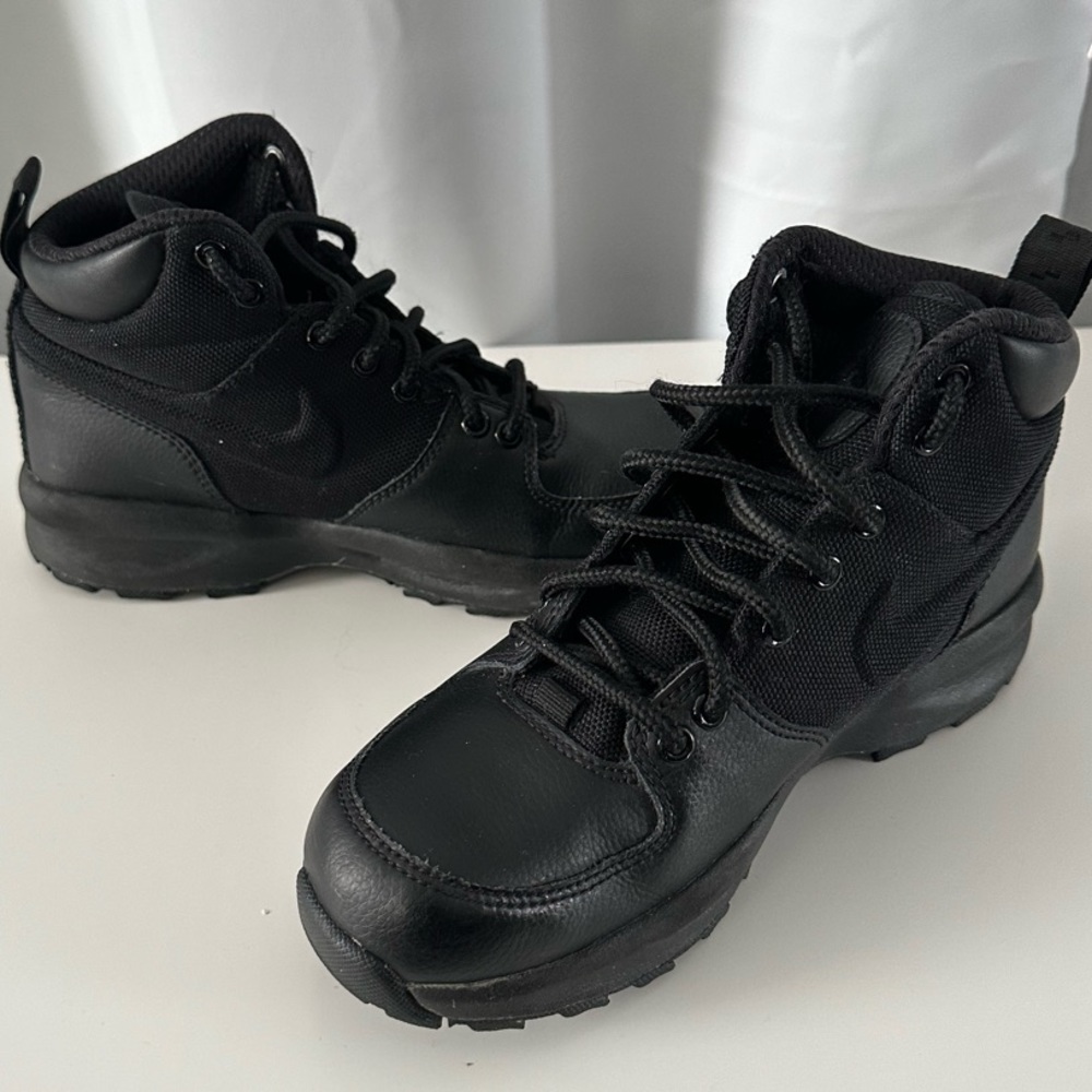 EUC Boy’s Nike ACG Black Boots Size 4.5y